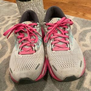 Brooks Women's Athletic Shoes - Gray with Pink Accents